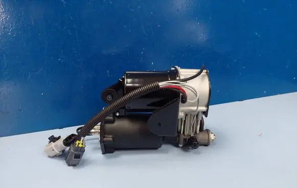 Land Rover Discovery 3 - LR3 Air suspension compressor/pump LR023964 LR045251 LR015303