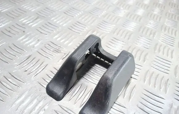 Toyota RAV 4 (XA20) Rear seat rail trim cover 7215942010