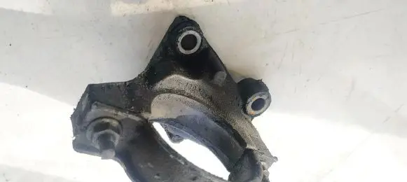 Mazda 3 I Engine mounting bracket