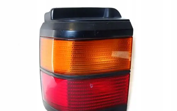 Volkswagen PASSAT B3 Rear/tail lights 333945111