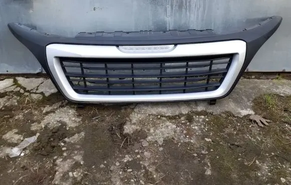 Peugeot Boxer Front bumper upper radiator grill 1314847070