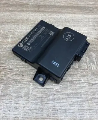 Audi A5 8T 8F Gateway control module 8T0907468K
