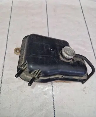 Mitsubishi Pajero Sport I Brake fluid reservoir 