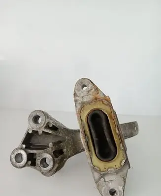 Chevrolet Orlando Engine mount bracket 13284425