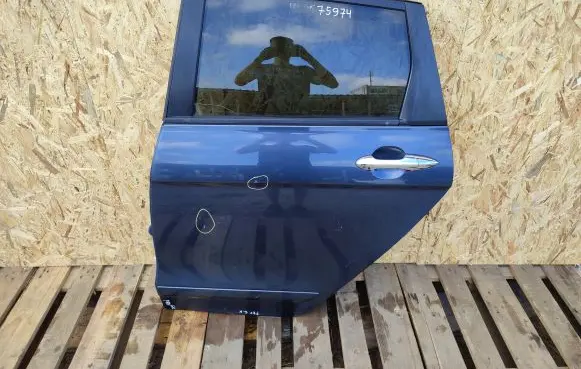 Honda FR-V Rear door
