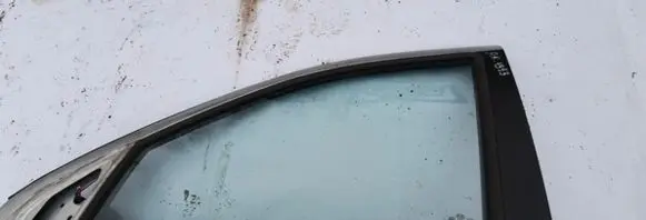 KIA Sorento Front door window glass four-door