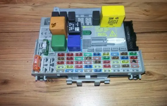 Opel Astra G Fuse box set 24412497