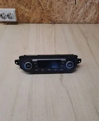 Ford C-MAX I Climate control unit