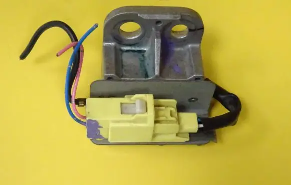 Nissan Primera Airbag deployment crash/impact sensor