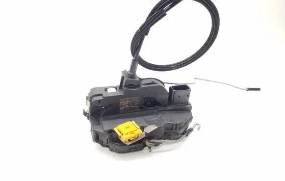 Opel Insignia A Front door lock 13579522