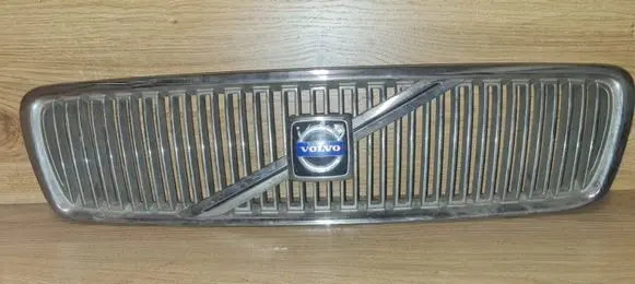 Volvo V70 Front bumper upper radiator grill 8659875