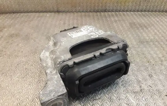 Mini One - Cooper Coupe R56 Engine mount bracket 6778645