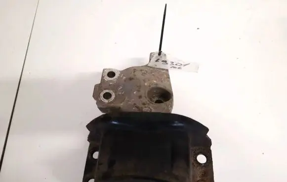 Peugeot 307 Engine mount bracket
