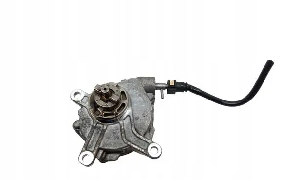 Toyota Avensis T250 Vacuum pump 26060779