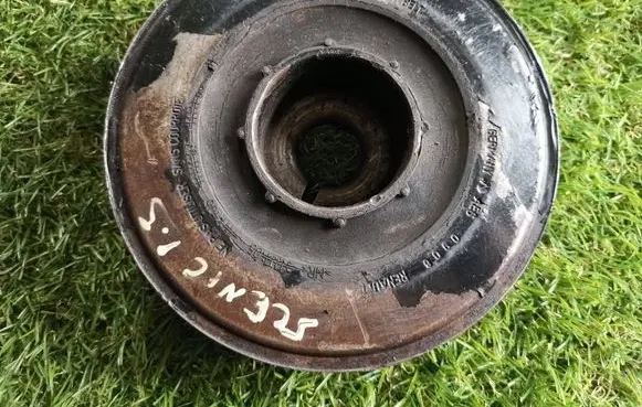 Renault Scenic II - Grand scenic II Crankshaft pulley 0060 770VN38