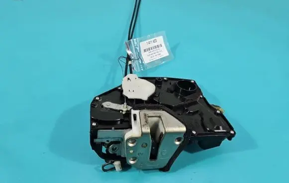 Suzuki Swift I Front door lock IMPRK1411423