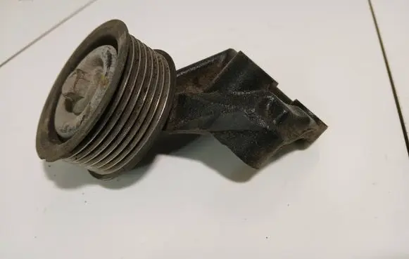 Honda Civic A/C compressor mount bracket 
