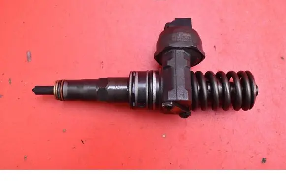 Volkswagen Golf IV Fuel injector 038130073AG