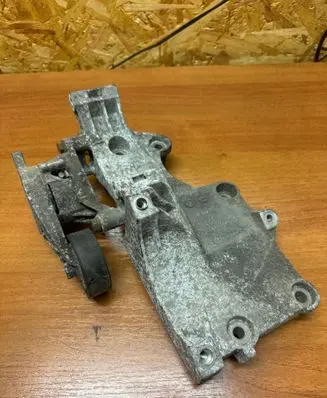 Volkswagen Golf V Generator/alternator bracket 03G903143 AIS12CV