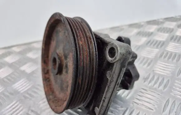 Mercedes-Benz Sprinter W906 Power steering pump A0064667801
