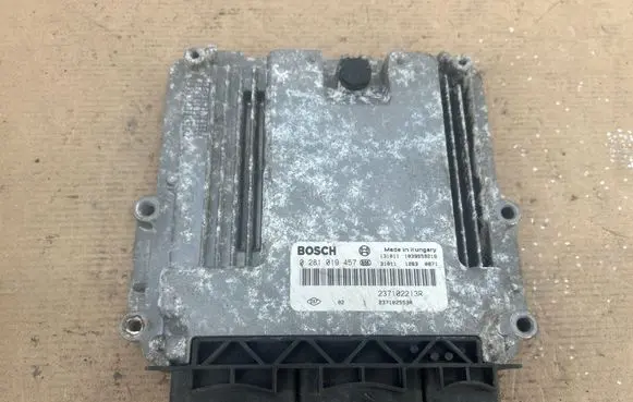 Dacia Duster Engine control unit/module 237102213R 0281019457 237102553R