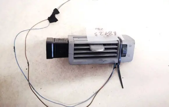 Volkswagen Touareg I Dash center air vent grill 7l6819210b