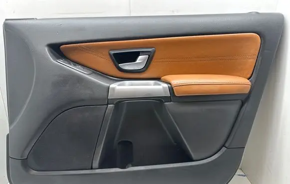 Volvo XC90 Front door card panel trim