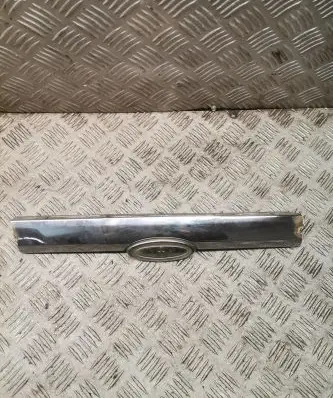 Ford Focus Trunk door license plate light bar 