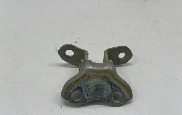 Toyota Hilux VIII Front door lower hinge