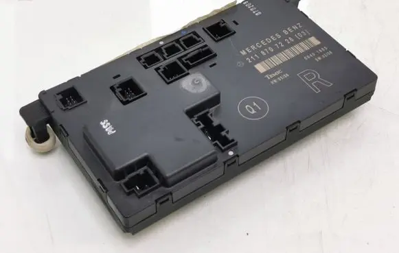 Mercedes-Benz E W211 Door control unit/module 2118707226 211870722603