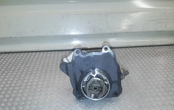 Opel Insignia A Vacuum pump 55205446