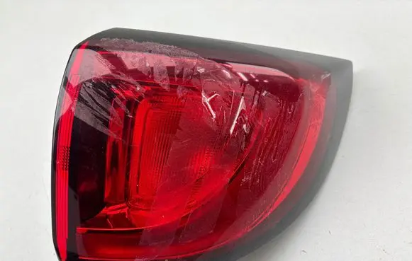 Chrysler Pacifica Rear/tail lights P68229026AE F00HT0408619 032018A2