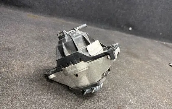 Jeep Grand Cherokee WL Engine mount bracket 68375806AF 139522159 139522150