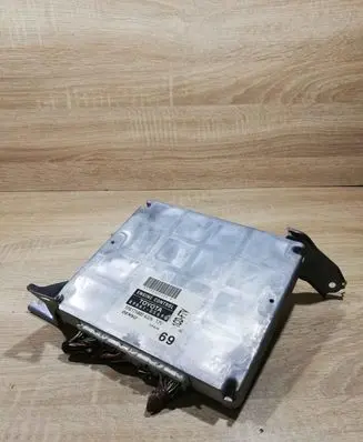 Toyota Avensis T250 Engine control unit/module ECU 8966105690 MB1758006326