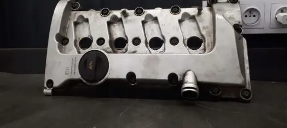 Audi A4 S4 B6 8E 8H Rocker cam cover 06b103475
