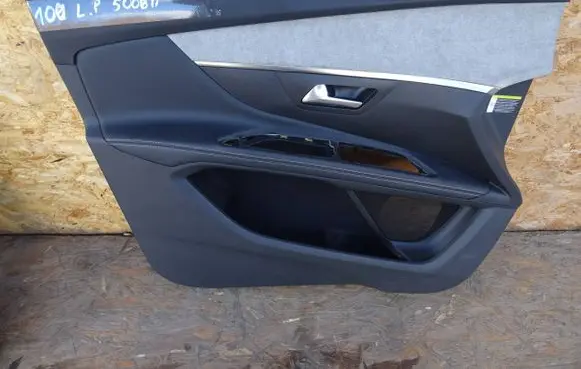 Peugeot 5008 II Front door card panel trim