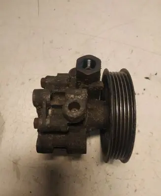 Toyota Avensis T220 Power steering pump U07