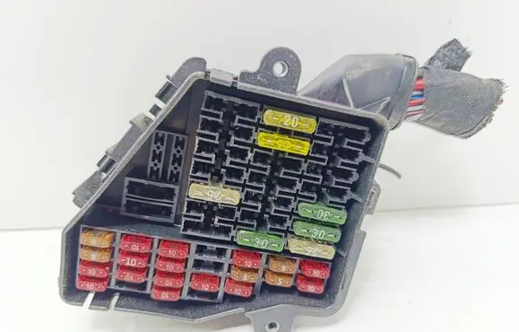 Audi A4 S4 B5 8D Fuse module 0916533