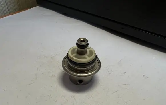Lancia Dedra Fuel pressure regulator RPM84 350KPA 284801