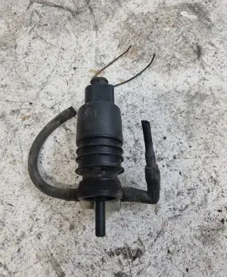 Volkswagen PASSAT B5 Windscreen/windshield washer pump 1J0973722