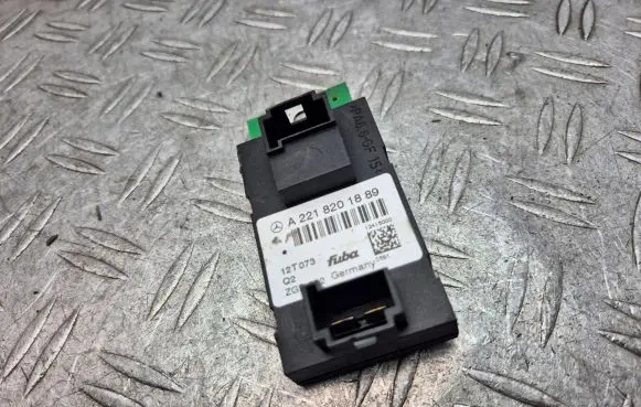 Mercedes-Benz S W221 Aerial antenna amplifier A2218201889