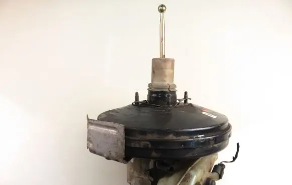 Volkswagen Golf III Brake booster