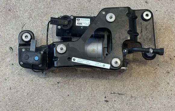BMW X6 E71 Air suspension compressor/pump 6789938
