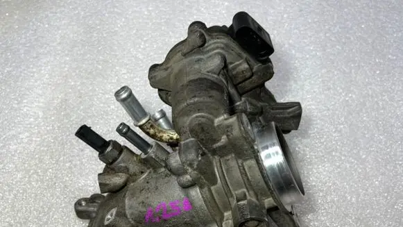 Volkswagen Tiguan Throttle body valve 04L128637A 04L128063AA