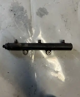 Land Rover Discovery 3 - LR3 Fuel main line pipe A2C20001330 4R8Q9D280AC 5WS40129