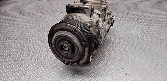 Volkswagen Touran I Air conditioning (A/C) compressor (pump) 1K0820803G