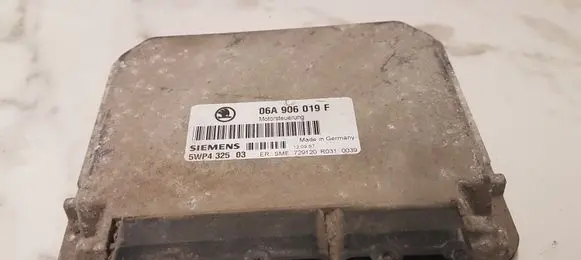 Skoda Octavia Mk1 (1U) Engine control unit/module 06A906019F 5WP432503