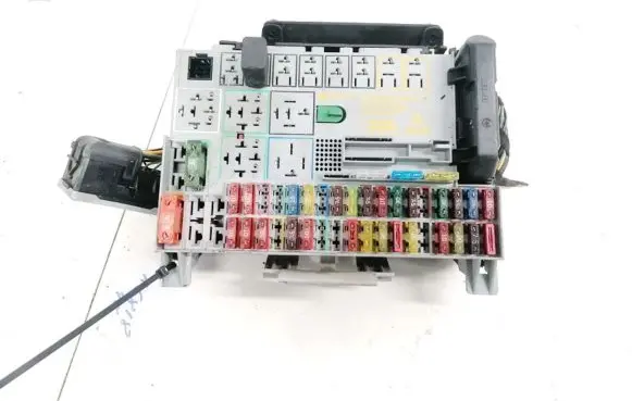 Opel Zafira A Fuse box set 90589965