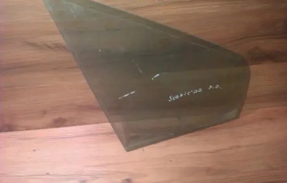 Renault Scenic I Front door vent window glass four-door 