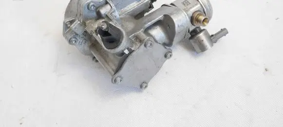 BMW 5 F10 F11 Vacuum pump 8618897